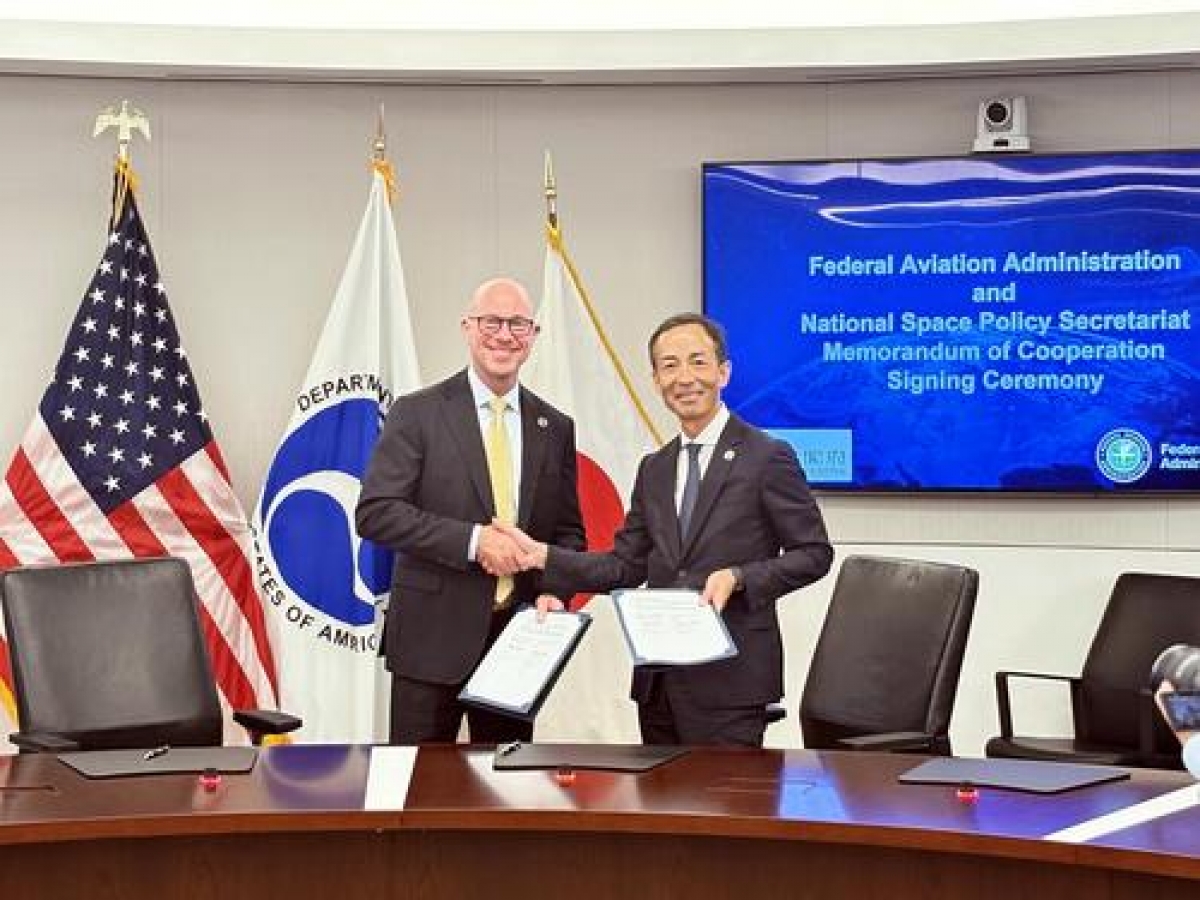 Lễ ký bản ghi nhớ hợp tác trong lĩnh vực vận tải vũ trụ Nhật - Mỹ tại Washington. Ảnh Phủ Nội các Nhật Bản