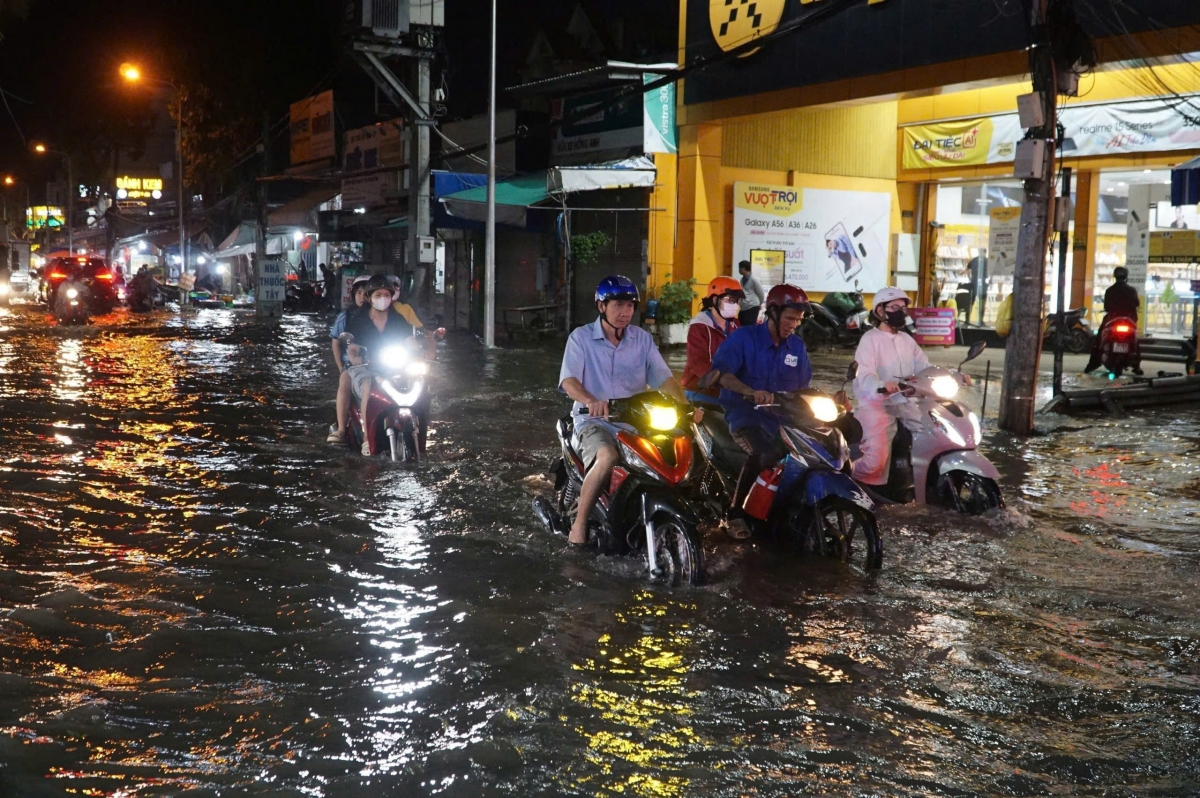 Một khu vực bị ngập sau cơn mưa lớn ở TP.HCM. Ảnh:Hà Khánh