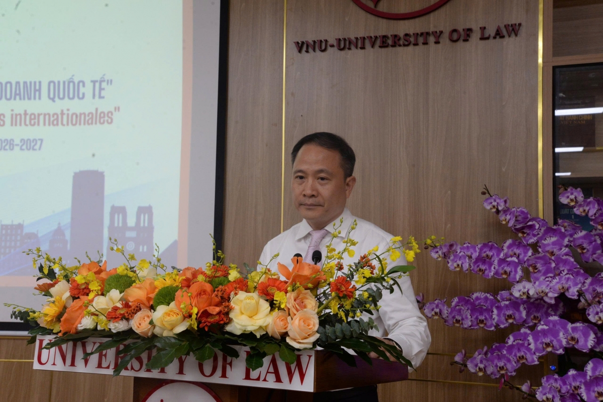 PGS.TS. Lê Trung Thành, Trưởng Ban Đào tạo và Công tác sinh viên, Đại học Quốc gia Hà Nội phát biểu tại Lễ khai giảng.