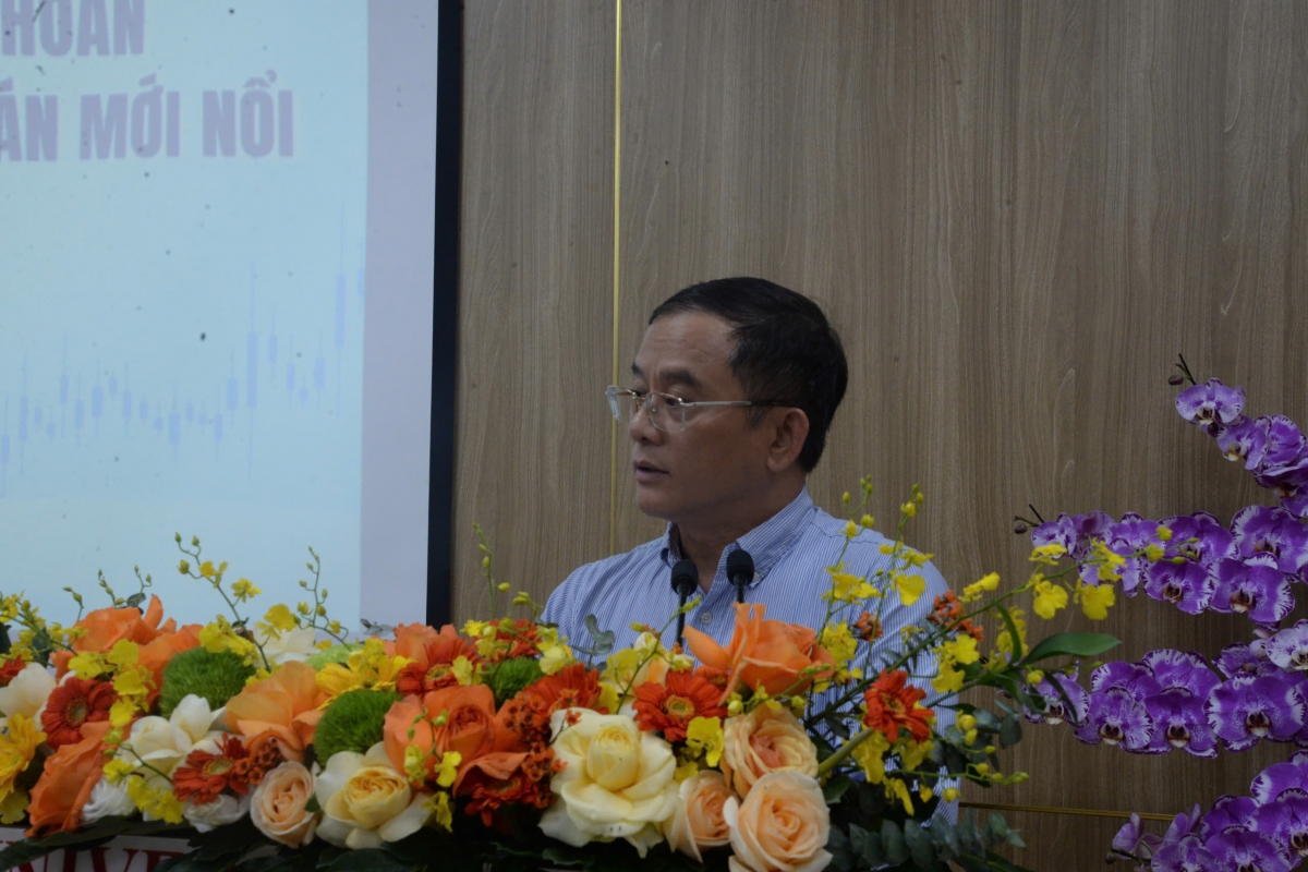 PGS.TS. Nguyễn Tiến Vinh – Hiệu trưởng Trường Đại học Luật, ĐHQGHN phát biểu khai mạc hội thảo.