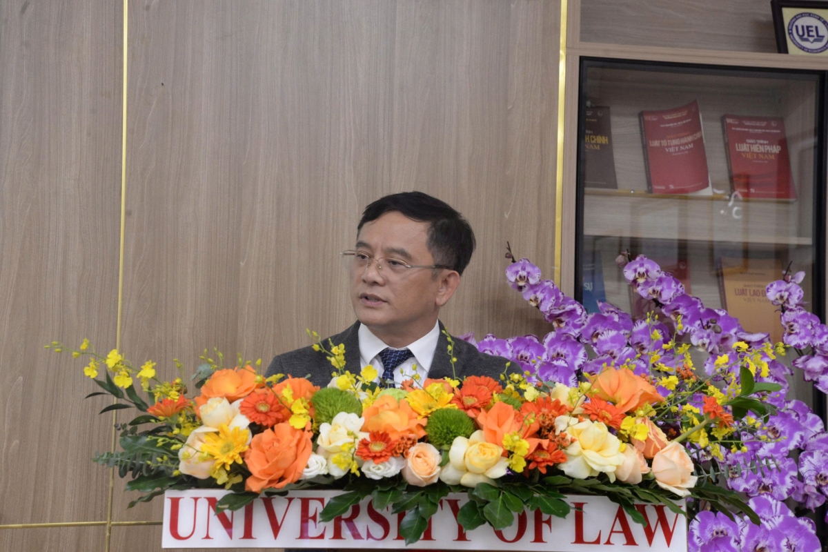 PGS.TS. Nguyễn Tiến Vinh, Hiệu trưởng Trường Đại học Luật, Đại học Quốc gia Hà Nội phát biểu tại Lễ khai giảng.