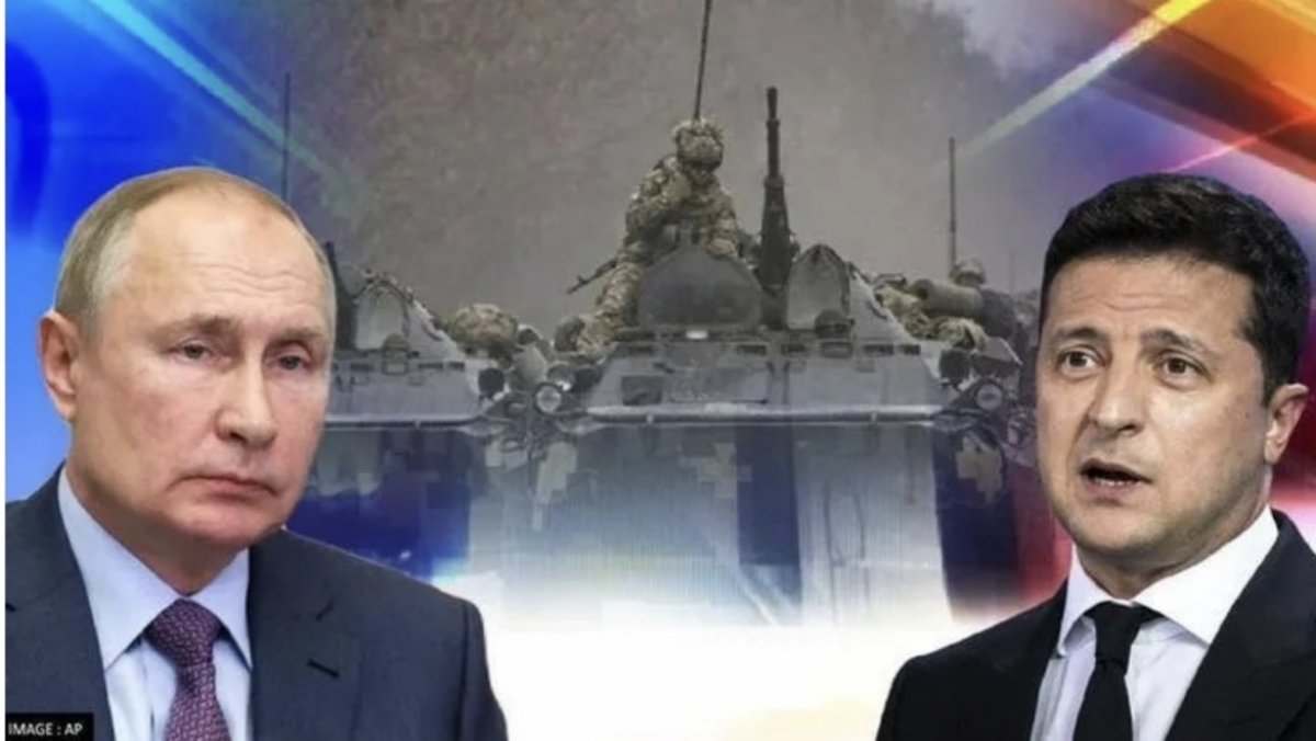 Tổng thống Nga Putin (trái) và người đồng cấp Ukraine Zelensky. Ảnh, đồ họa: AP.