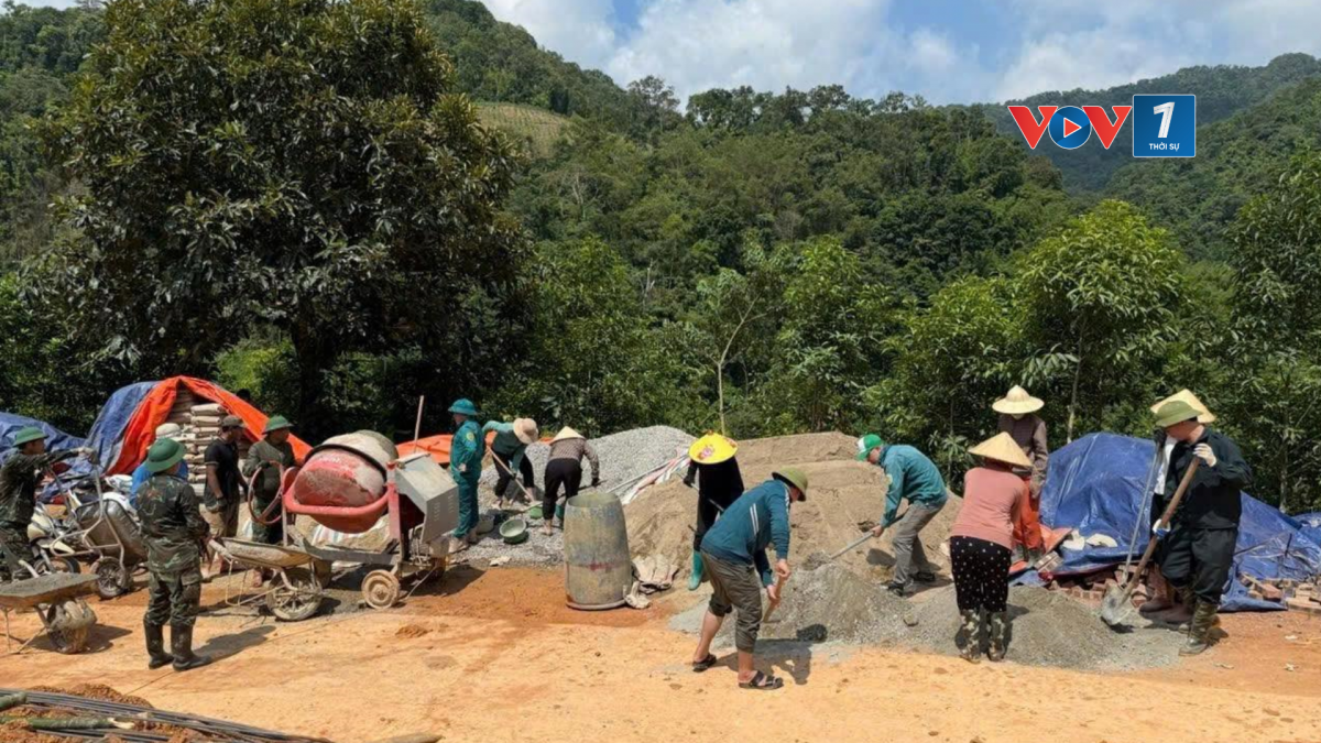 Người dân góp công làm đường giao thông nông thôn, Nhà nước hỗ trợ vật liệu, góp phần hoàn thiện hạ tầng và nâng cao đời sống ở vùng cao