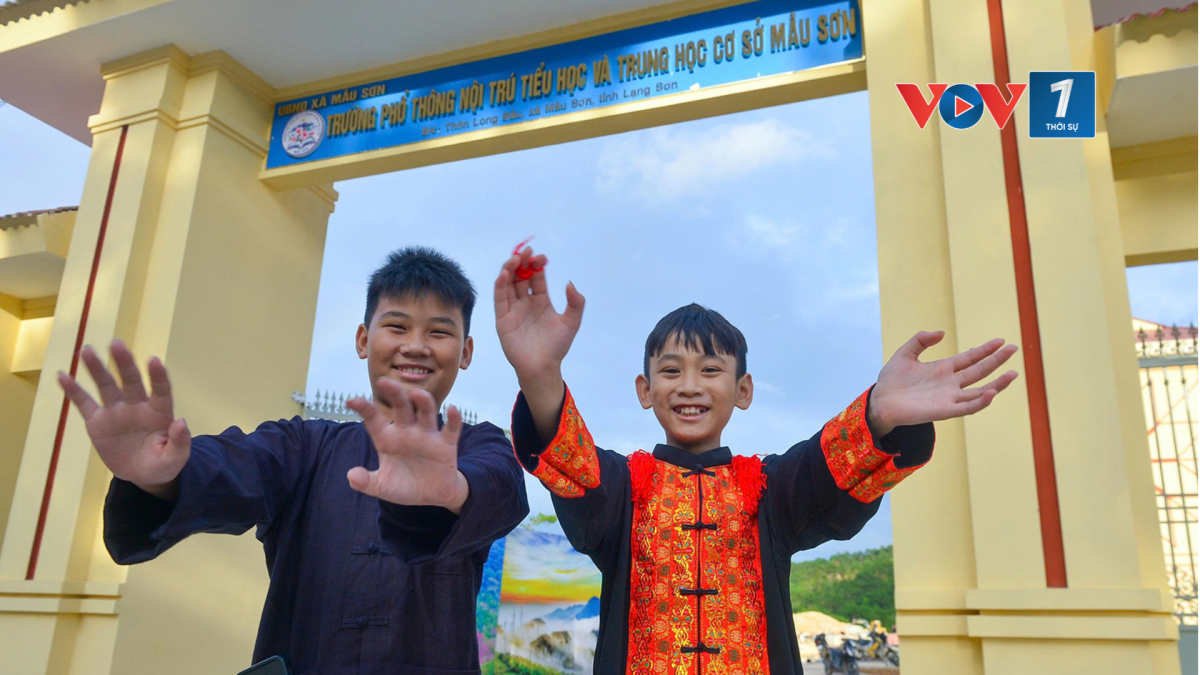 Tết Trung thu năm nay đến với 1.260 học sinh Trường Phổ thông dân tộc nội trú Tiểu học và THCS Mẫu Sơn trong một không gian hoàn toàn mới