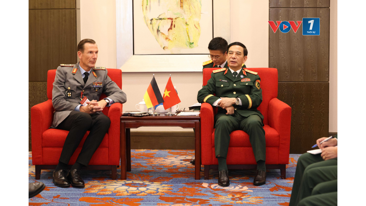 Đại tướng Phan Văn Giang tiếp xã giao Thiếu tướng Stephan Willer. Phó Cục trưởng Cục Chính sách quốc phòng Bộ Quốc phòng Đức