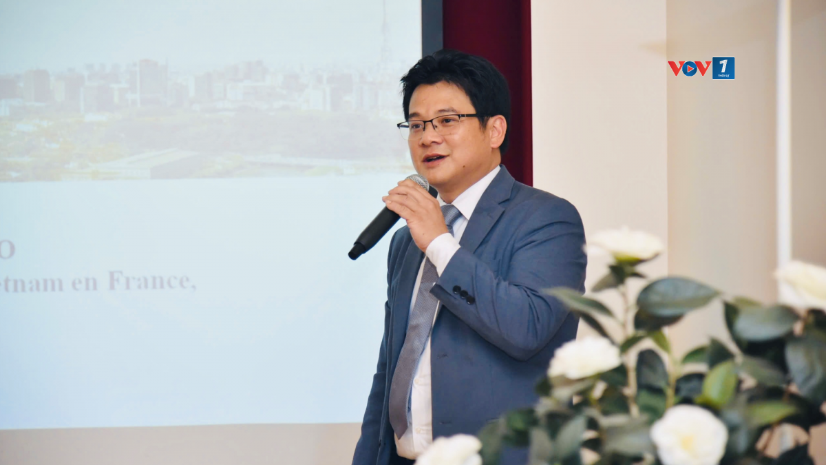 Ông Đào Quốc Cương, Tham tán Đầu tư, Trưởng bộ phận Xúc tiến Đầu tư tại Pháp thuộc Bộ Tài chính khẳng định thay vì các phương thức tiếp cận truyền thống trước đây, Việt Nam đang chuyển dịch mạnh mẽ sang chiến lược vận động trực tiếp 1-1 các 'sếu đầu đàn' thuộc nhóm CAC 40 theo đúng tinh thần Nghị quyết 50-NQ/TW và Nghị quyết 10-NQ/TW - (Ảnh: Anh Tuấn/VOV)