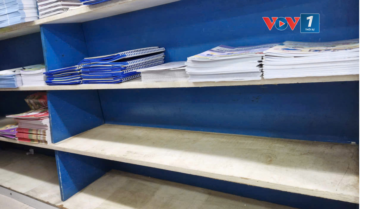 Nhiều nhà sách hiện đang trong tình trạng thiếu sách giáo khoa.