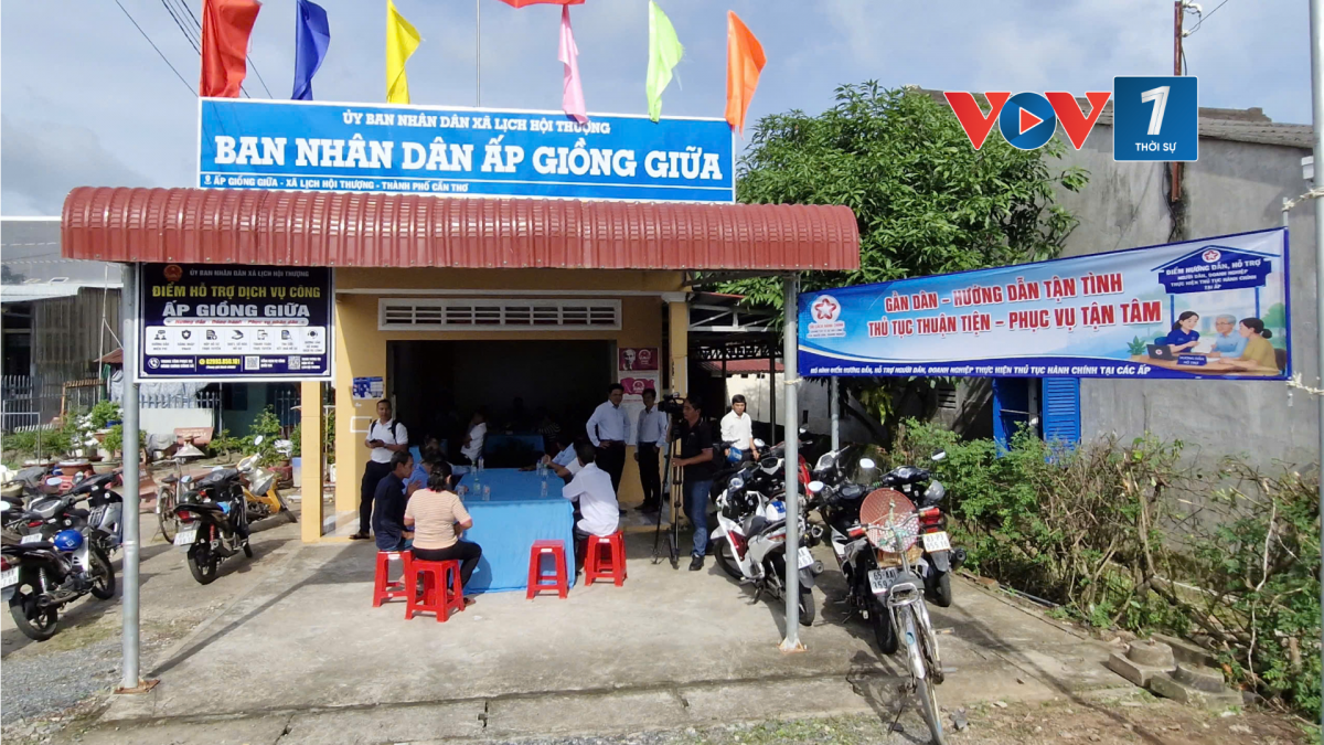 Điểm hỗ trợ dịch vụ công ấp Giồng Giữa những ngày đầu triển khai