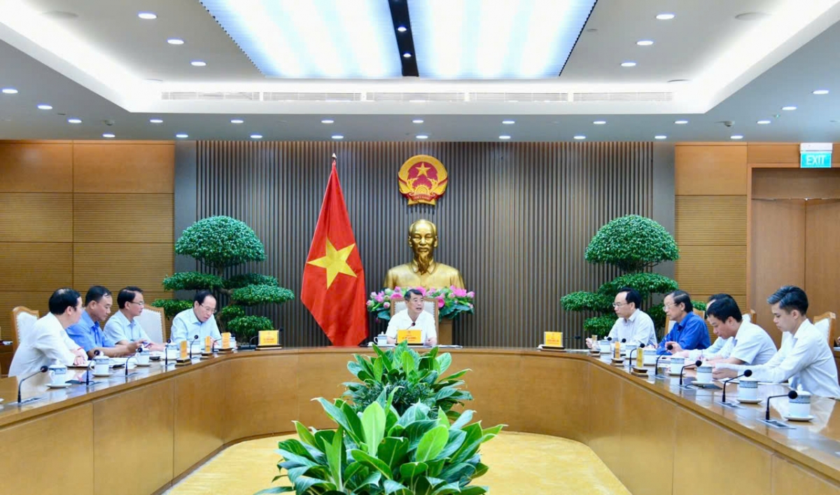 Thủ tướng Lê Minh Hưng- đảm bảo cung ứng đủ sách trong thời gian nhanh nhất