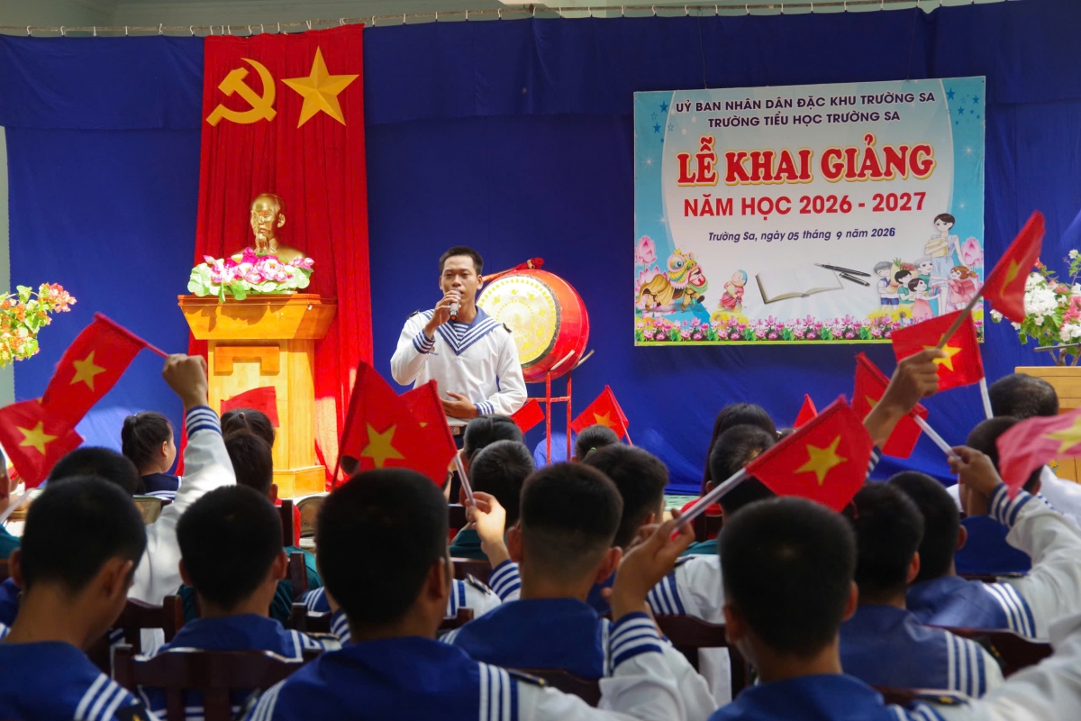 Tiết mục văn nghệ chào mừng Lễ khai giảng tại đảo Trường Sa