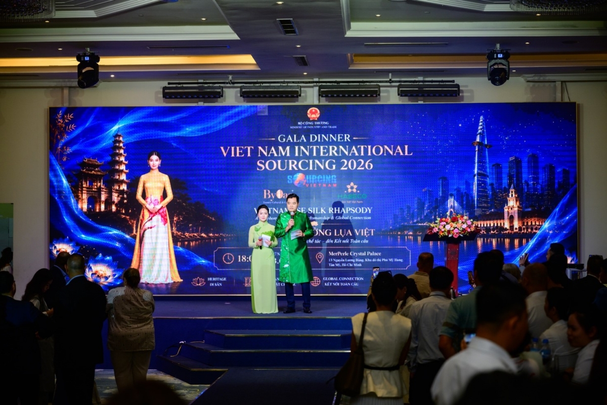 Chương trình diễn ra trong không gian trang trọng, ấm cúng
