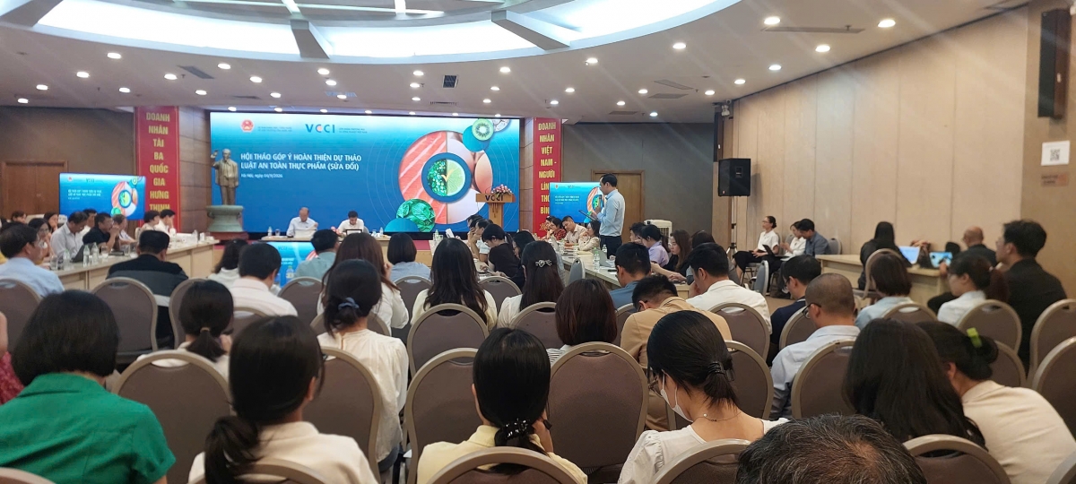 Toàn cảnh Hội thảo góp ý hoàn thiện dự thảo Luật An toàn thực phẩm (sửa đổi) chiều 4-9.