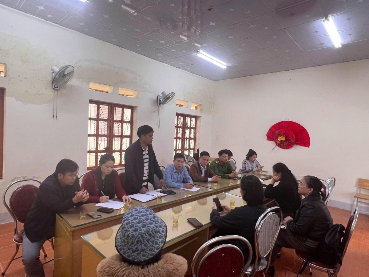 UBND phường Vân Sơn, Hội phụ huynh nhà trường đã có cuộc làm việc với Ban giám hiệu và đơn vị cung cấp bữa ăn tại trường Tiểu học Vân Sơn.
