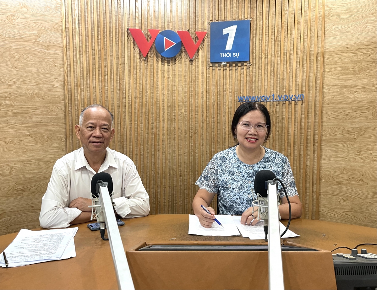 TS Nguyễn Minh Phong và BTV Anh Tú.