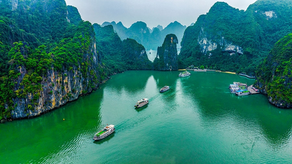 Vịnh Hạ Long, Quảng Ninh.