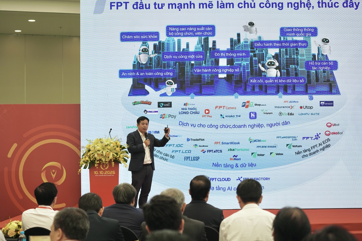 Ông Lê Hồng Việt, Tập đoàn FPT, trình bày tham luận tại Lễ kỷ niệm hưởng ứng Ngày Chuyển đổi số quốc gia năm 2026. Ảnh: Lưu Quý.