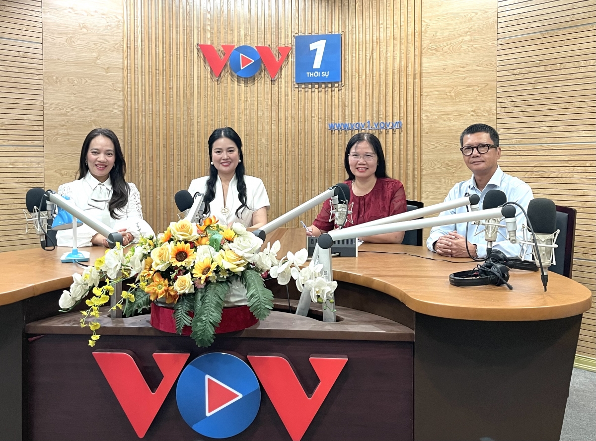 BTV Anh Tú và các vị khách mời
