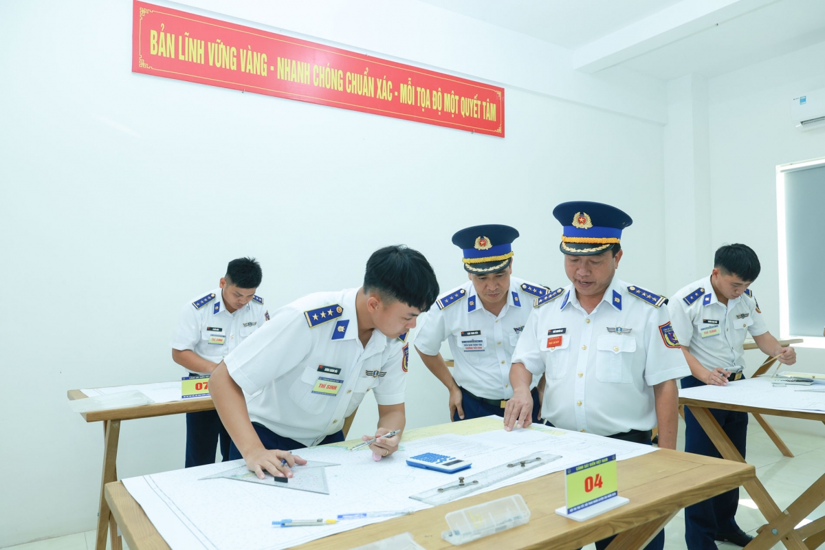 Ngay sau lễ khai mạc, các thí sinh bước vào những nội dung thi theo kế hoạch