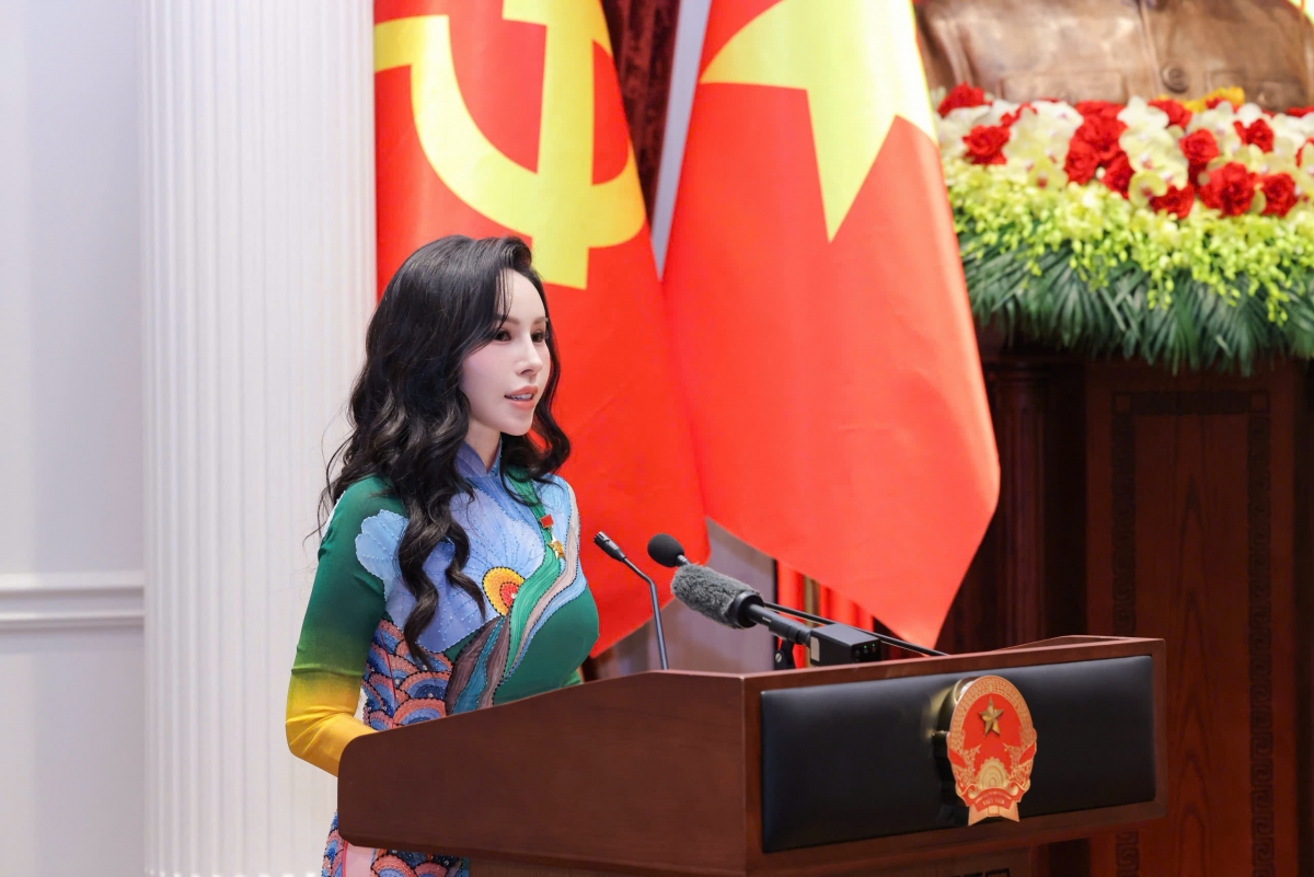 Bà Lê Nữ Thuỳ Dương - Phó Chủ tịch Tập đoàn KN Holdings phát biểu tại buổi gặp mặt