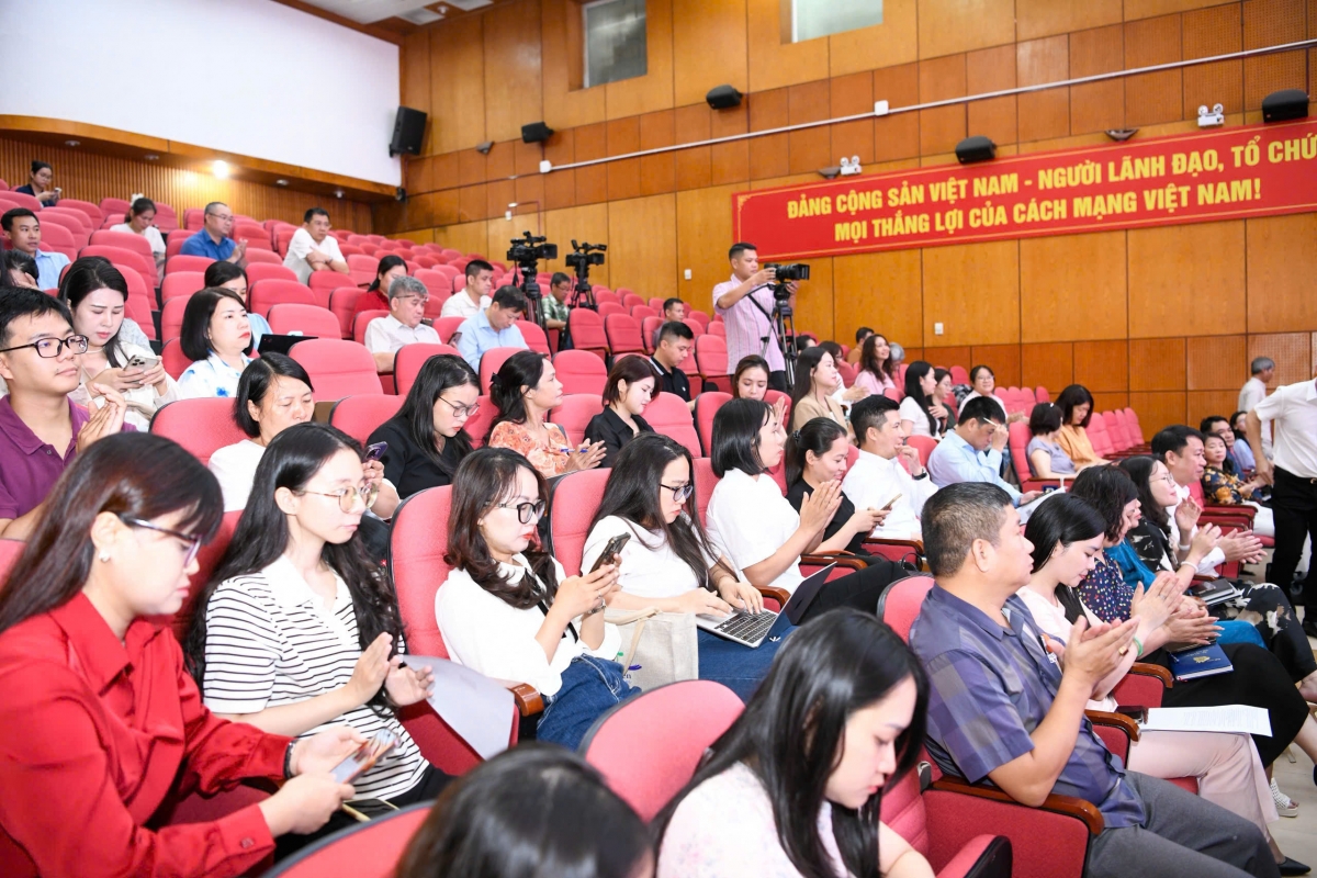 Các phóng viên tham dự cuộc họp báo tại Bộ Y tế- Ảnh Như Ý