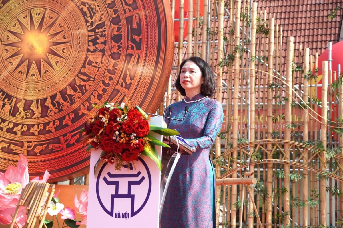 Bà Vũ Thu Hà, Phó Chủ tịch UBND thành phố Hà Nội phát biểu tại sự kiện.