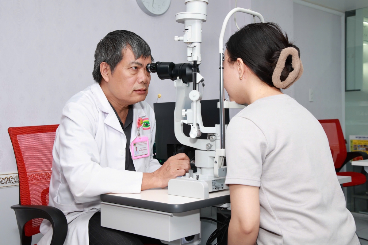 Người dân cần đi khám mắt định kỳ để bảo vệ đôi mắt sáng khỏe