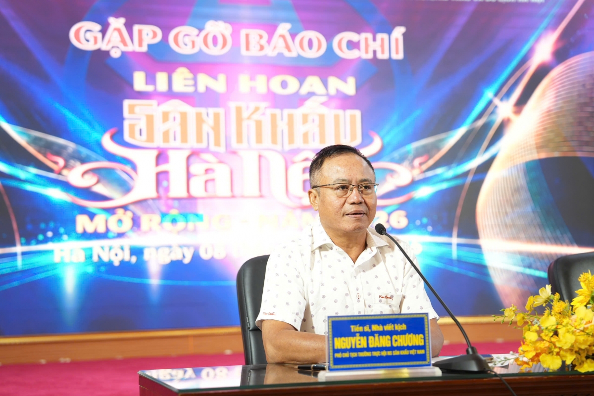 Tiến sĩ, Nhà viết kịch Nguyễn Đăng Chương, Phó Chủ tịch Thường trực Hội Nghệ sĩ Sân khấu Việt Nam, Chủ tịch Hội đồng thẩm định Liên hoan.