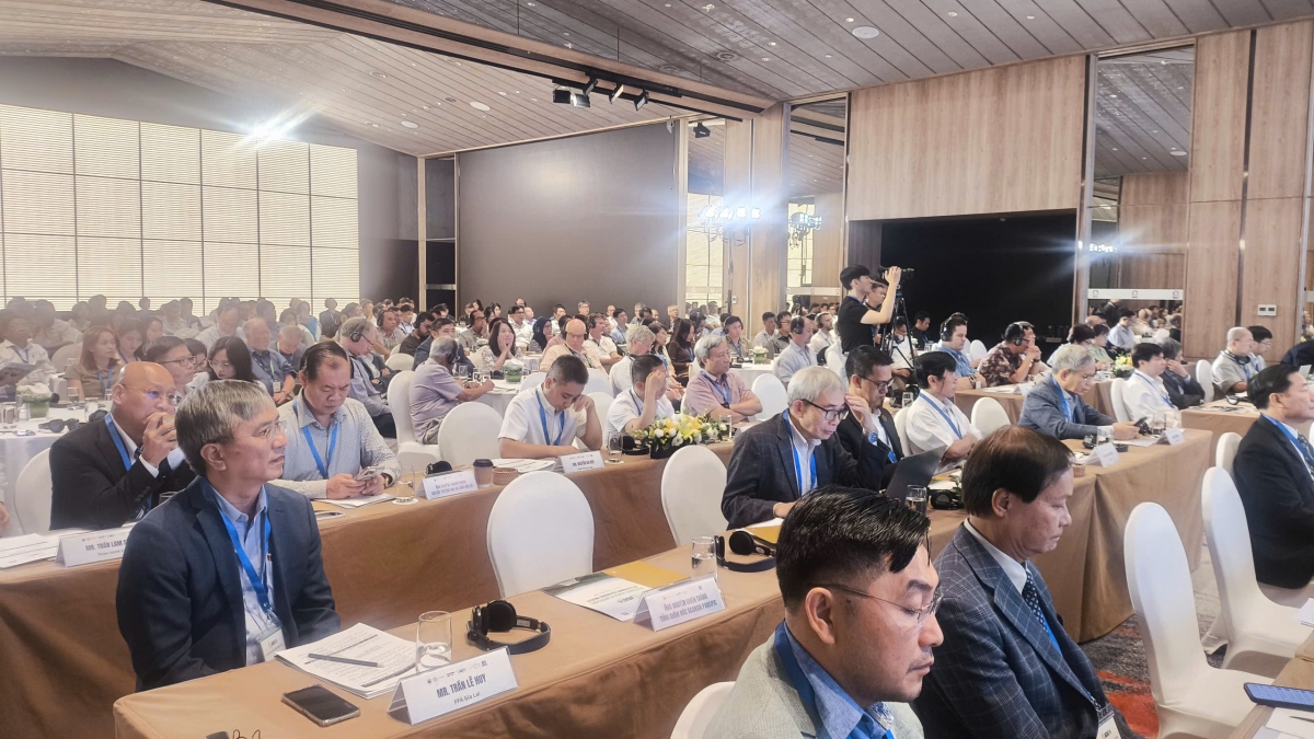Các đại biểu tham dự diễn đàn