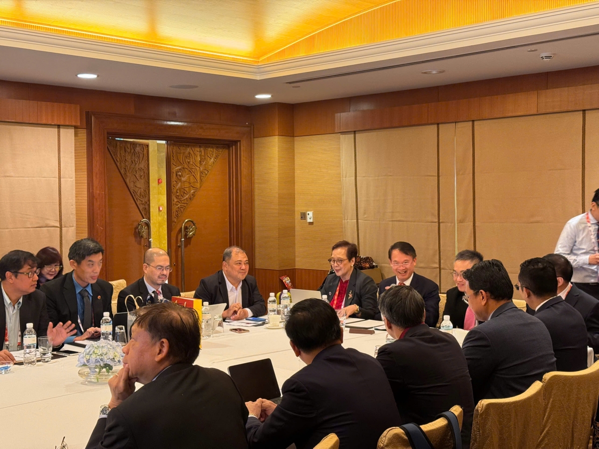 Toàn cảnh phiên họp Hội đồng AFC do GS.TS. Phạm Mạnh Hùng, Chủ tịch AFC nhiệm kỳ 2025–2027, chủ trì