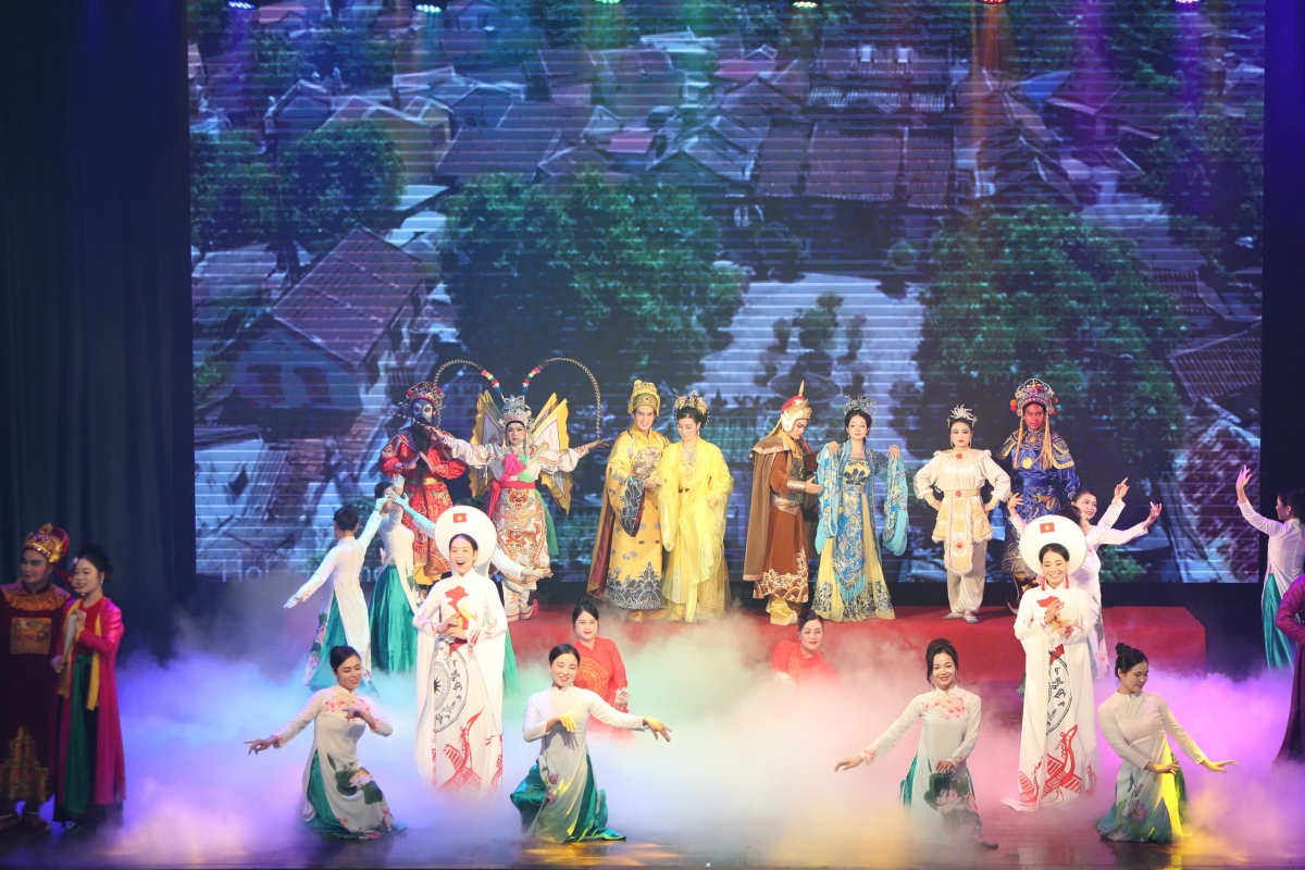  Liên hoan không chỉ là sân chơi tranh tài nghệ thuật mà còn là dịp giao lưu, kết nối và lan tỏa những giá trị văn hóa truyền thống dân tộc.
