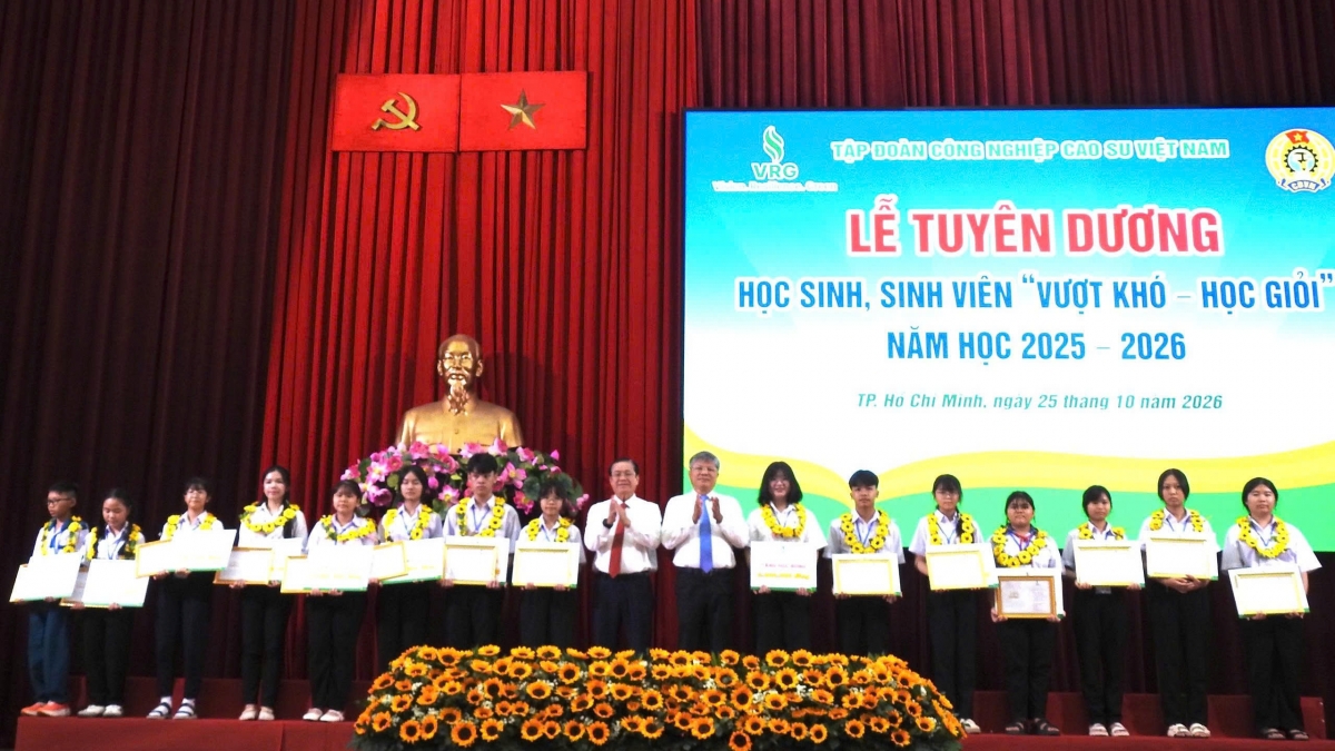 VRG tuyên dương học sinh, sinh viên đạt thành tích xuất sắc trong học tập