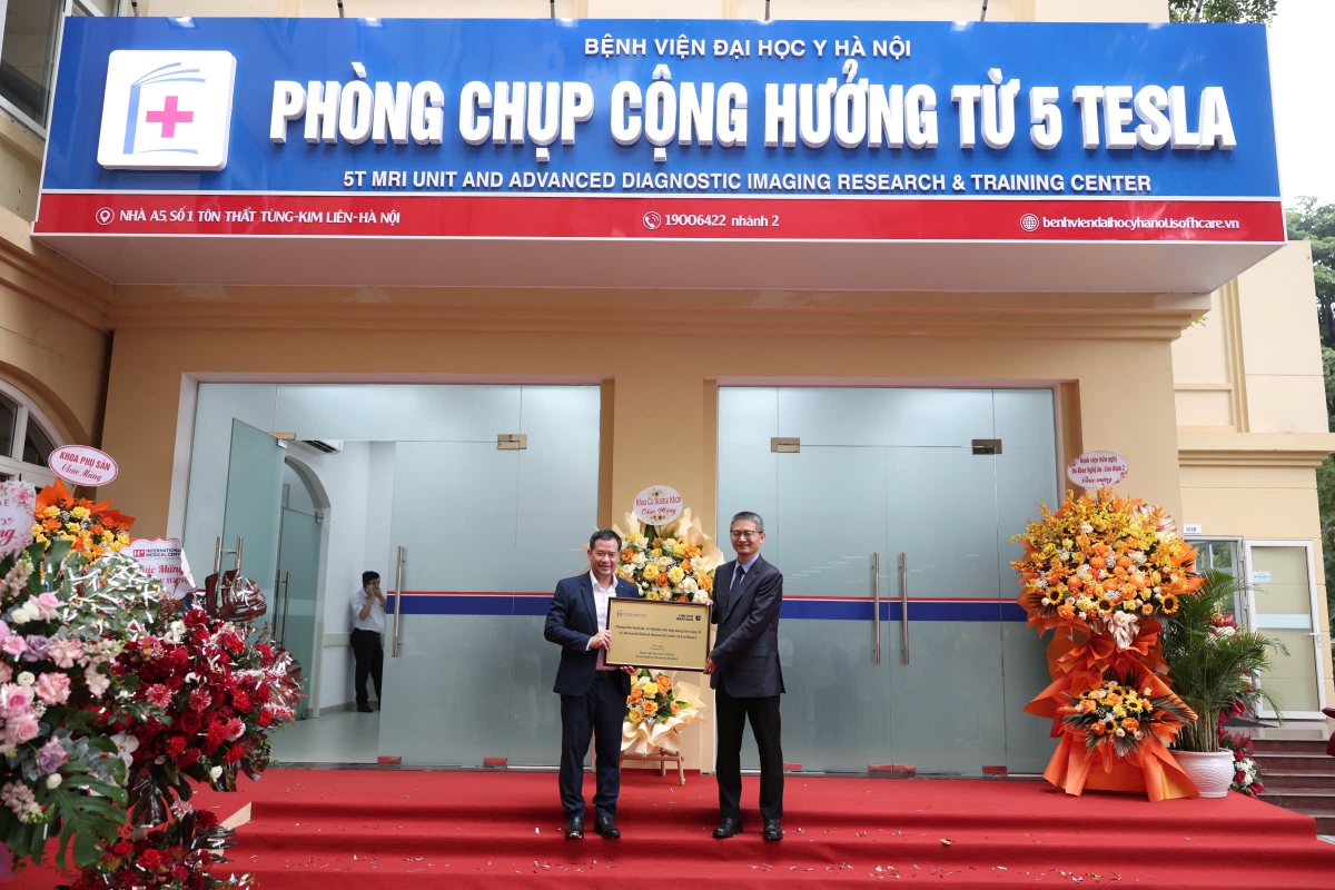 Khai trương phòng chụp cộng hưởng từ 5 Tesla tại Bệnh viện Đại học Y Hà Nội