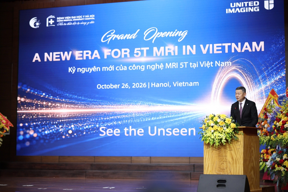 Ông Hong Miao, Phó Chủ tịch Cấp cao United Imaging Healthcare chia sẻ sự hợp tác với BV Đại học Y Hà Nội