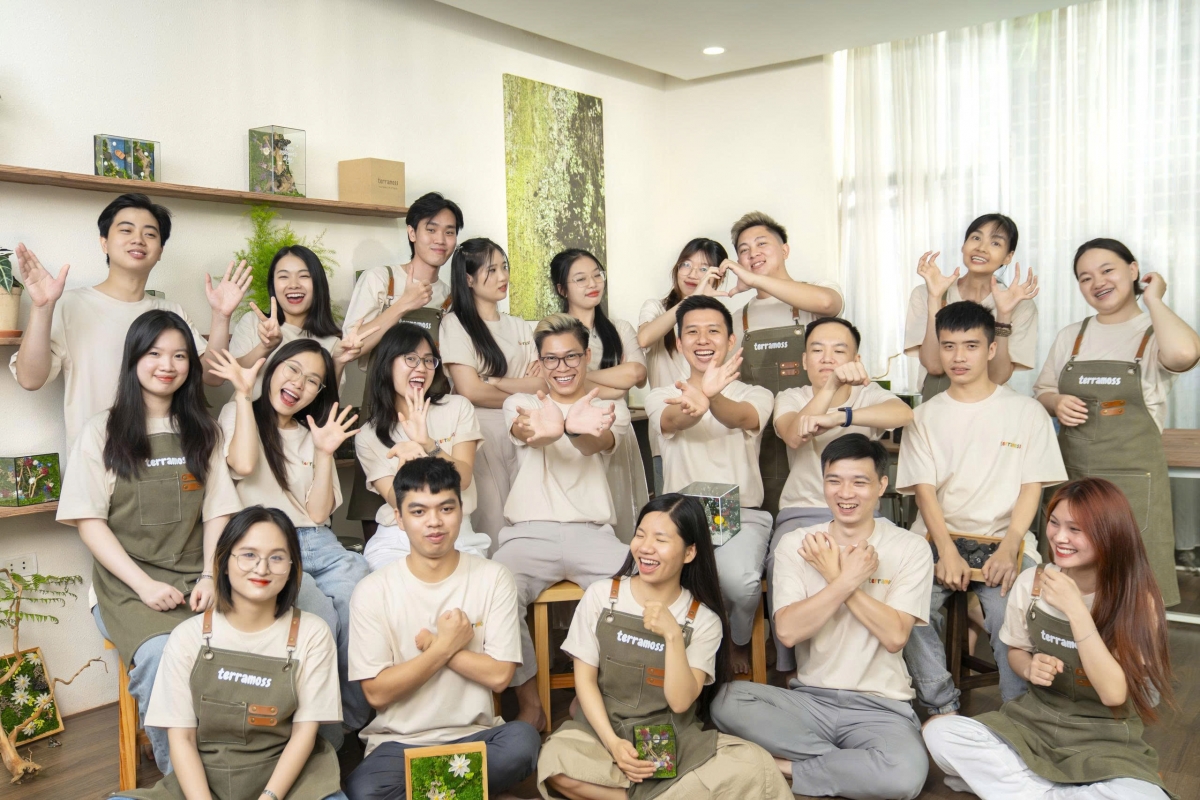 Các thành viên trong "Ngôi nhà chung"Lil forest
