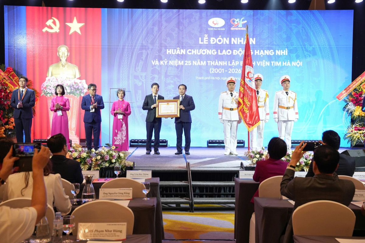 Bệnh viện Tim Hà Nội được trao tặng Huân chương Lao động hạng Nhì- Ảnh Ngô Hùng