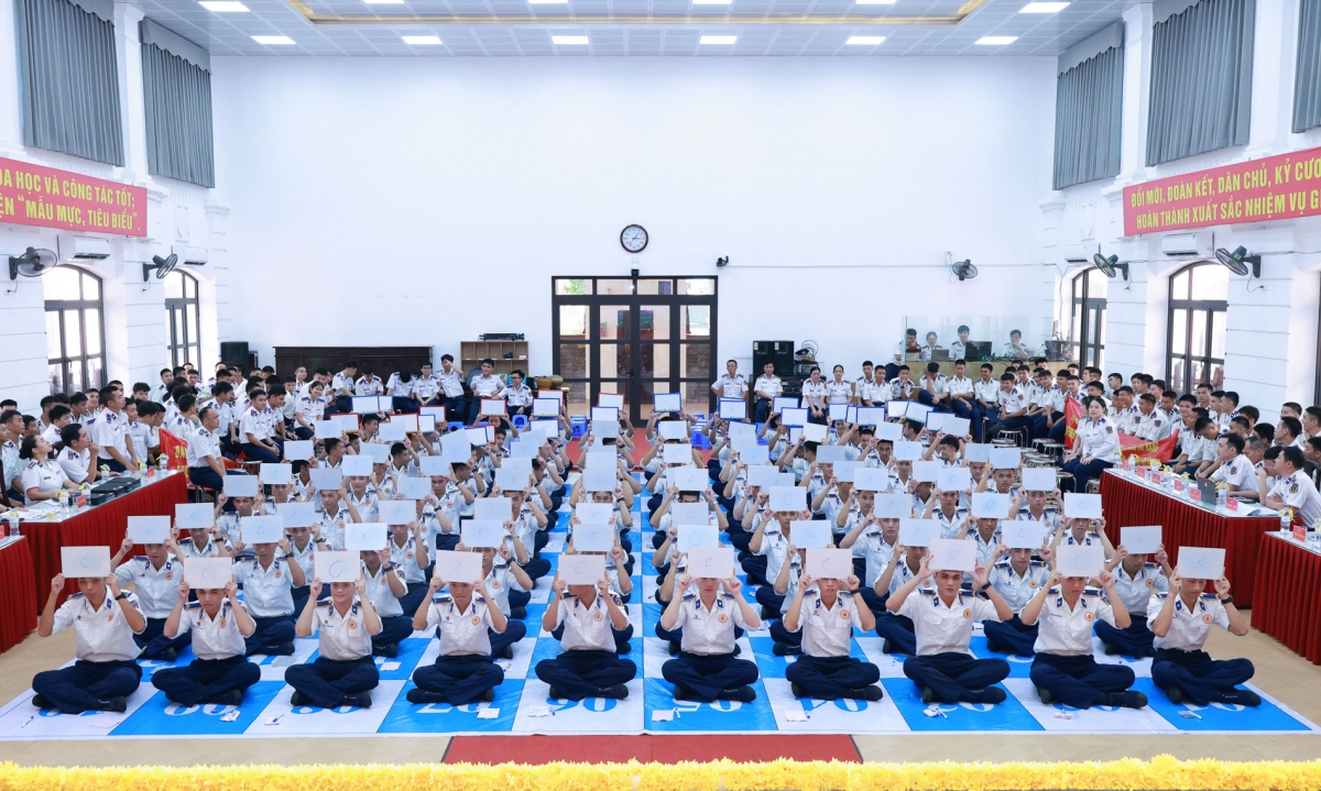 Cuộc thi diễn ra hấp dẫn, sôi nổi và kịch tích với sự tham gia của 100 thí sinh