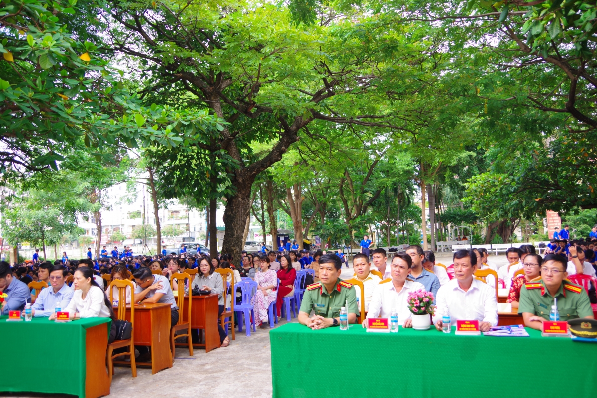 Các đại biểu tham gia chương trình