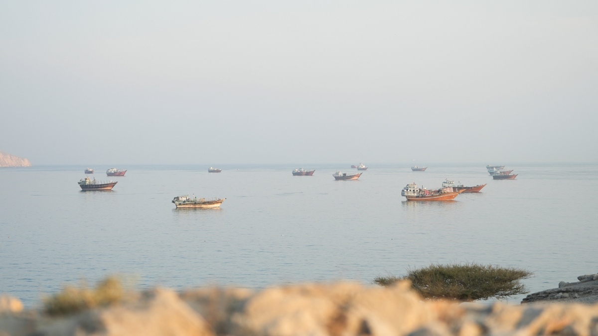 Các tàu thuyền tại eo biển Hormuz ( Nguồn ảnh: Reuters)