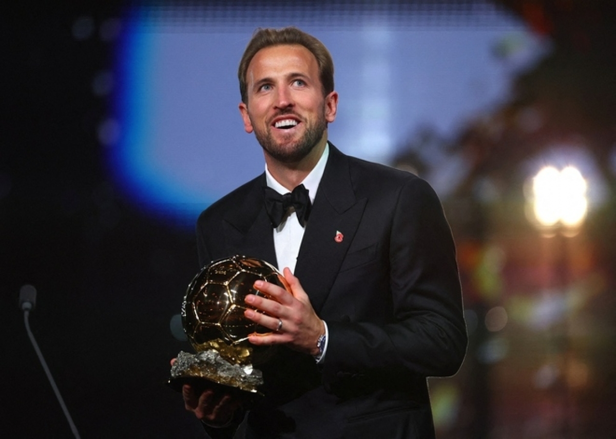 Harry Kane trong khoảnh khắc nhận Quả bóng vàng năm 2026. ẢNH: REUTERS