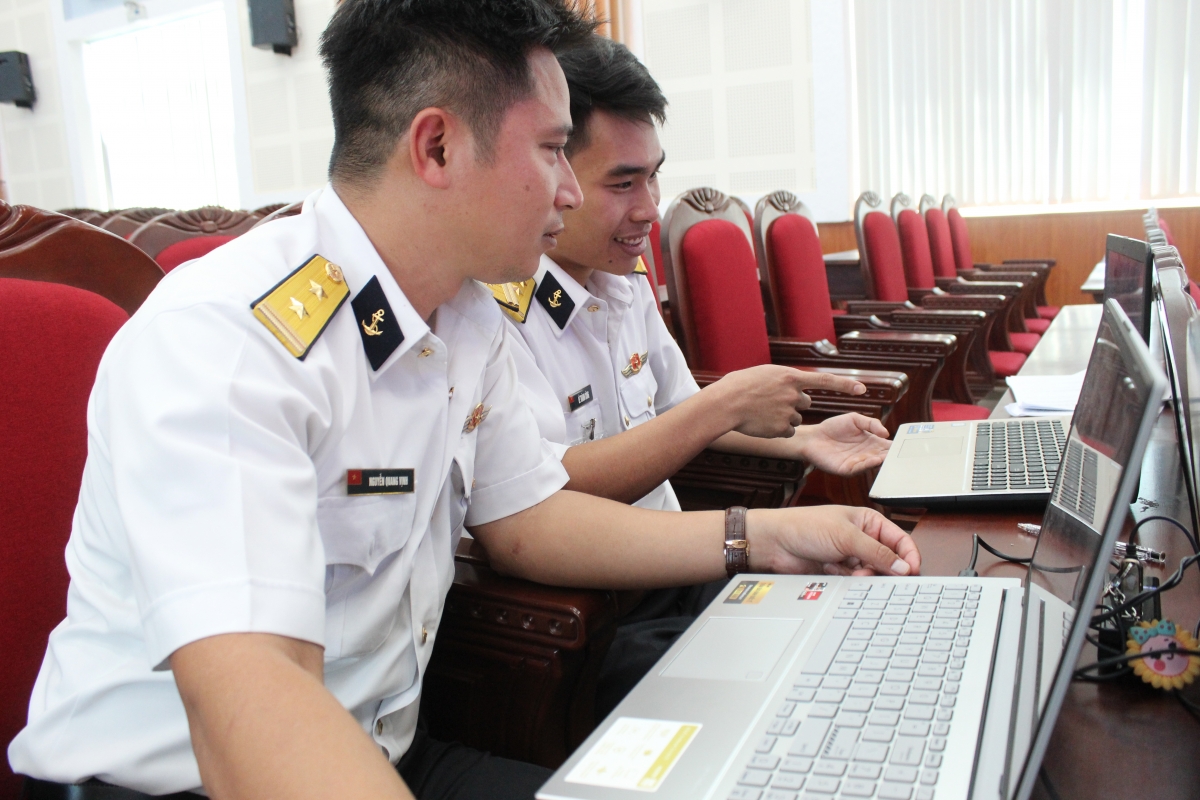 Thiết kế bài giảng chính trị điện tử phục vụ bộ đội