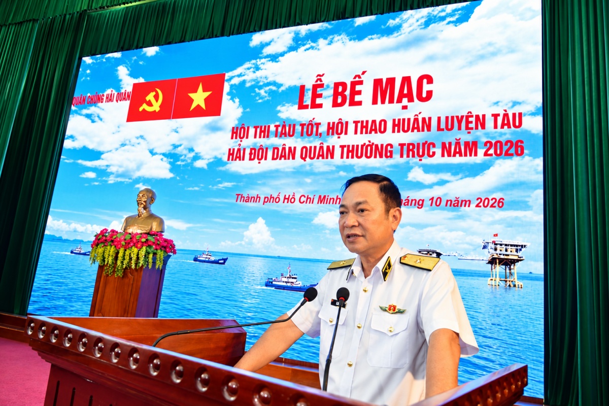 Chuẩn Đô đốc Lê Bá Quân, Phó Tư lệnh Quân chủng Hải quân phát biểu bế mạc hội thi, hội thao
