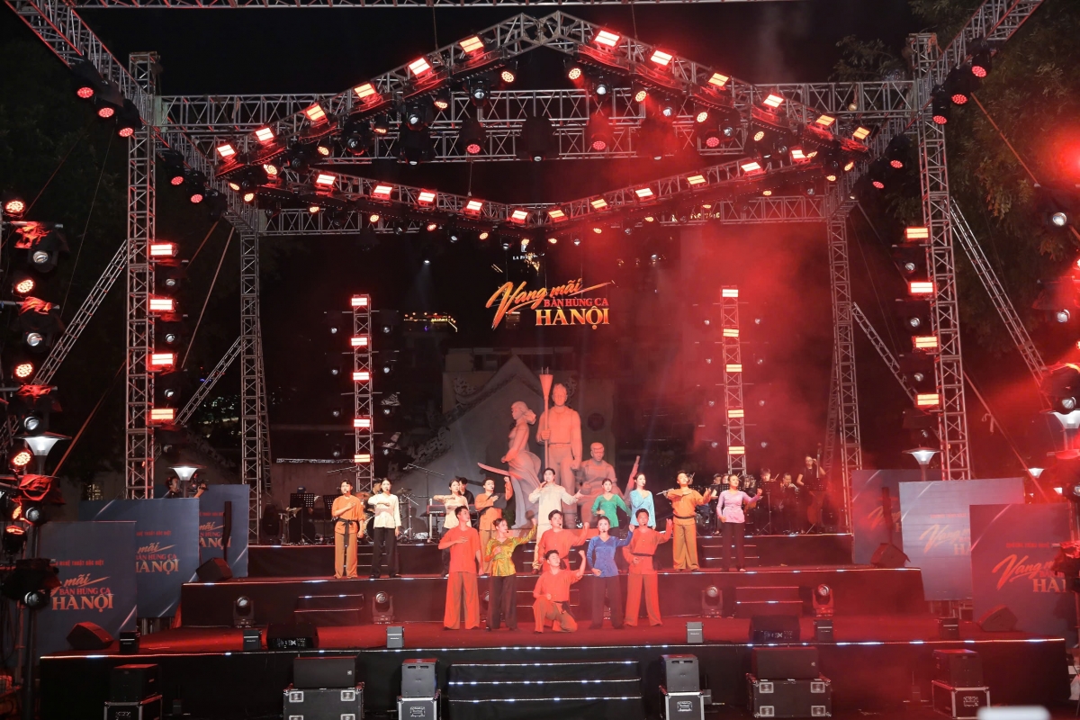 Những giai điệu hào hùng giúp các khán giả từng đi qua chiến tranh  sống lại ký ức tuổi trẻ đầy tự hào