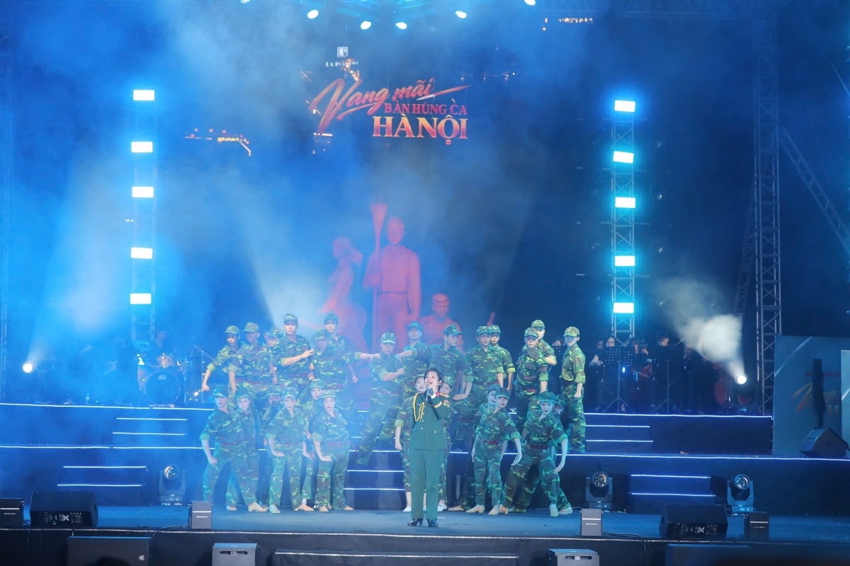 Chương trình tái hiện chặng đường xây dựng, chiến đấu và trưởng thành của Lực lượng vũ trang Thủ đô