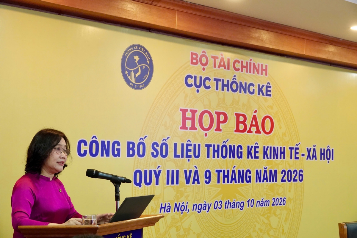 Bà Nguyễn Thị Hương, Cục trưởng Cục Thống kê (Bộ Tài chính) phát biểu tại buổi họp báo sáng 3/10/2026