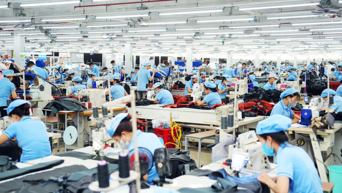 Để duy trì vị thế của ngành xuất khẩu chủ lực và khai thác hiệu quả dư địa tăng trưởng, ngành dệt may cần bước vào một chu kỳ đầu tư mới cả về quy mô, trình độ công nghệ và năng lực tham gia chuỗi giá trị toàn cầu. (ảnh minh họa)
