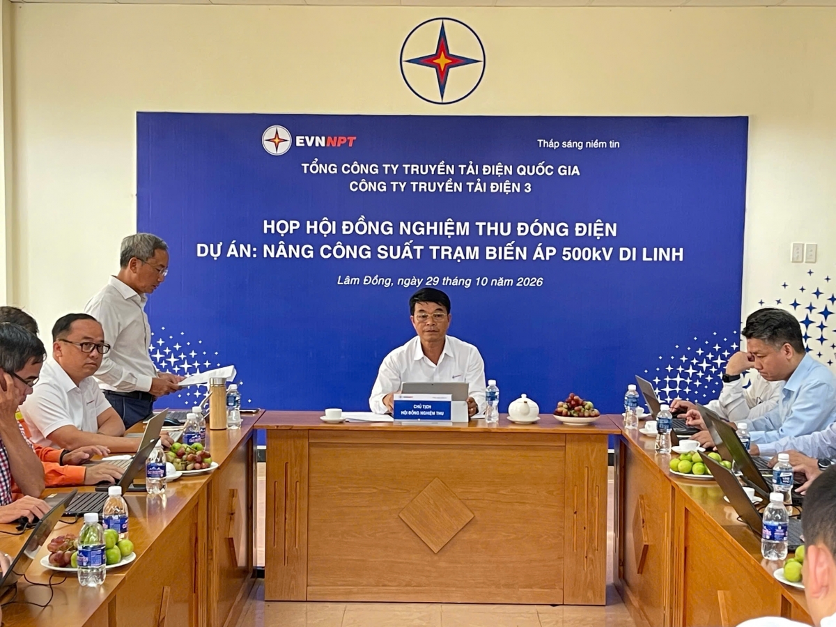 Ông Đinh Văn Cường - Phó Giám đốc PTC3 chủ trì họp Hội đồng nghiệm thu đóng điện (ảnh Thái Bình - PTC3)