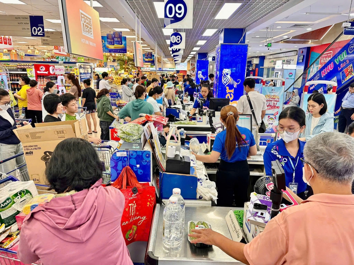 9 tháng, tổng mức bán lẻ hàng hóa và doanh thu dịch vụ tiêu dùng đạt 5.926 nghìn tỷ đồng, tăng 13,4%, cao hơn mức tăng 9,8% của cùng kỳ năm 2025.