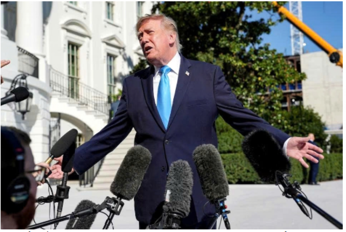 Tổng thống Mỹ Donald Trump trước khi tới Grand Island, bang Nebraska ngày 5/10/2026 - Ảnh: Reuters
