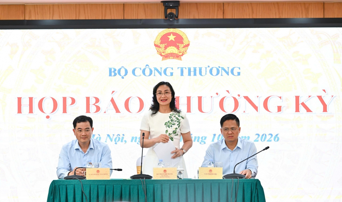 Thứ trưởng Bộ Công Thương Phan Thị Thắng chủ trì buổi họp báo thường kỳ quý 3/2026 chiều 07/10/2026