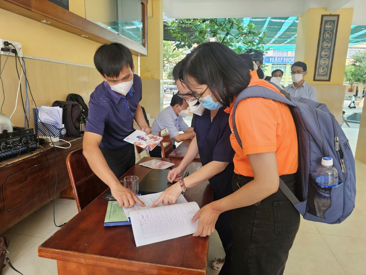 Triển khai các biện pháp kiểm soát chùm ca bệnh não mô cầu tại xã Hiệp Phước (Ảnh: HCDC)